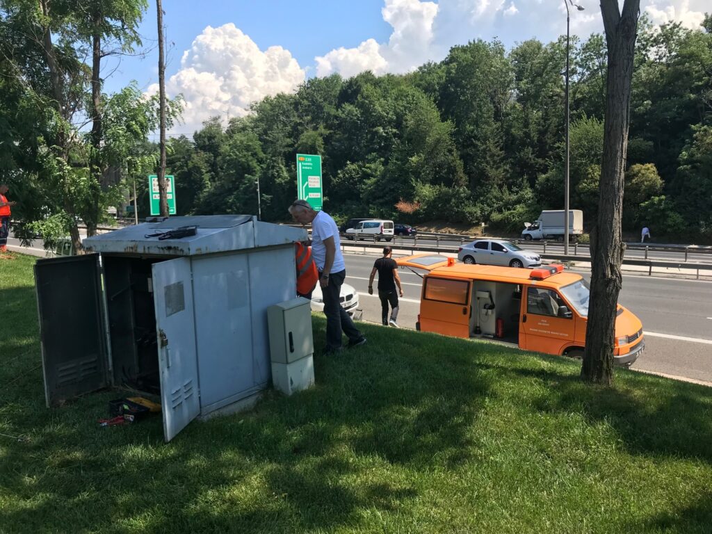 Karayolları 1. Bölge Müdürlüğü sorumluluk sahasında kullanılmak üzere, Intereng marka MX24 model yeraltı kablo arıza tespit cihazının montajı bitirildi !