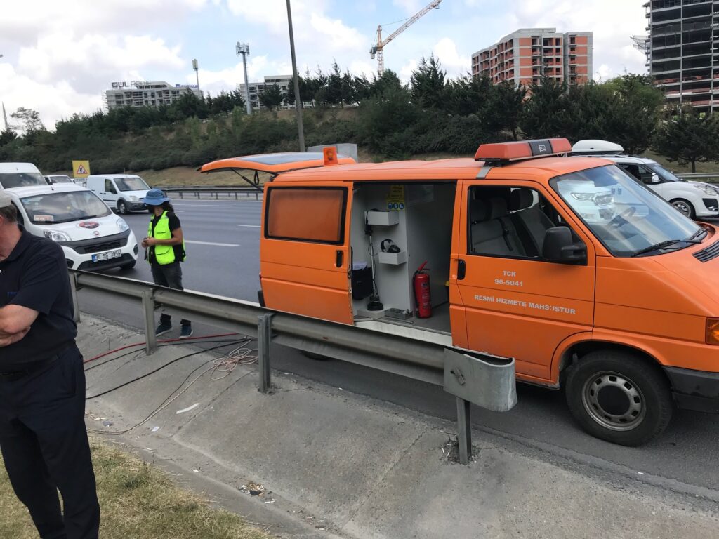 Karayolları 1. Bölge Müdürlüğü sorumluluk sahasında kullanılmak üzere, Intereng marka MX24 model yeraltı kablo arıza tespit cihazının montajı bitirildi !