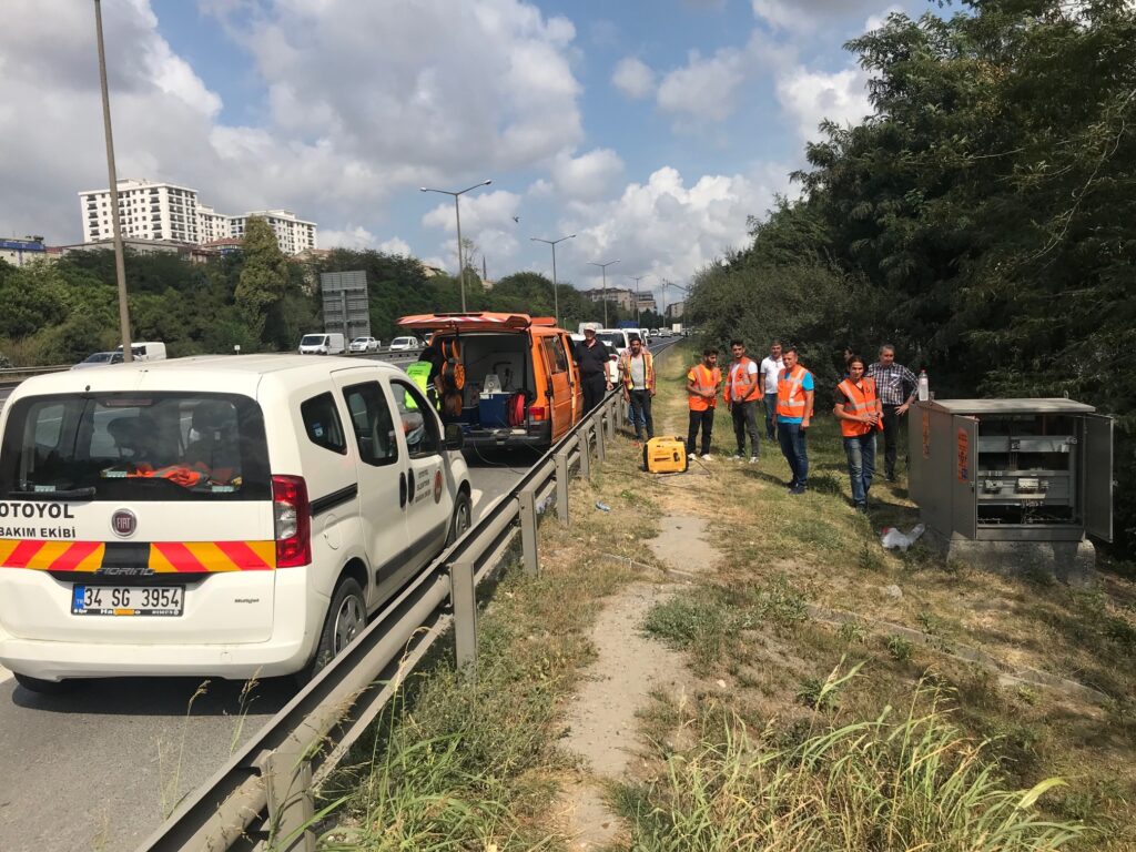 Karayolları 1. Bölge Müdürlüğü sorumluluk sahasında kullanılmak üzere, Intereng marka MX24 model yeraltı kablo arıza tespit cihazının montajı bitirildi !