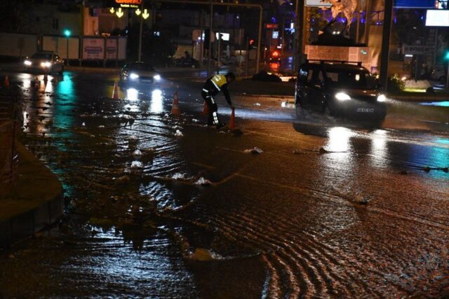 buyuk_su20kacagi20tespiti31 - Enermak Enerji Bodrum ’da Su Borusu Patladı, Ortalık Savaş Alanına Döndü !