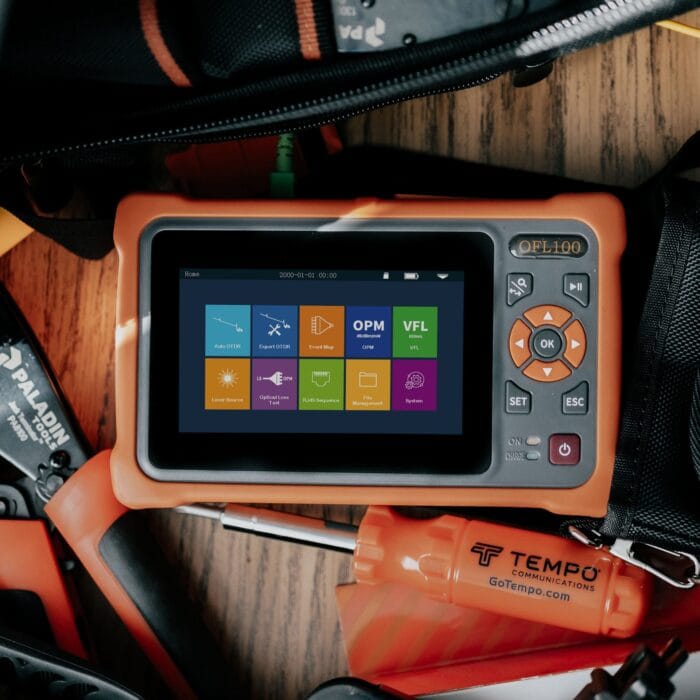 OFL100 OTDR Ön görünümü